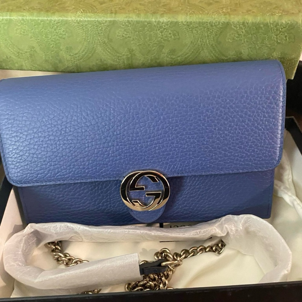 AURHENTIC GUCCI SLING BAG